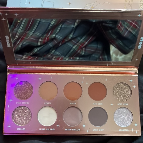 🆕Item “In My Element” Eyeshadow Palette💋 - Picture 2 of 4
